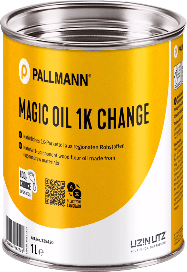 PALLMANN_dummy_Magic-Oil-1K-Change_1L_msl_2023_03 Photograph of a 1-liter metal can of Pallmann 'Magic Oil 1K Change' wood floor oil. The cylindrical tin features a bright yellow and white label with the PALLMANN logo at the top and the bold product name 'MAGIC OIL 1K CHANGE' across the front. The label includes multilingual text indicating a natural 1-component parquet/wood floor oil made from regional raw materials. Visible details on the lower label area include an ECO2 choice footprint icon, a QR code with the prompt 'Select your language', a barcode, the article number 'Art. No. 125420' and the capacity marking '1 l'. The UZIN UTZ logo appears near the bottom edge. The metal lid and rim show soft reflections from studio lighting; the can is shown isolated on a white background with clear, sharp printing on the label.