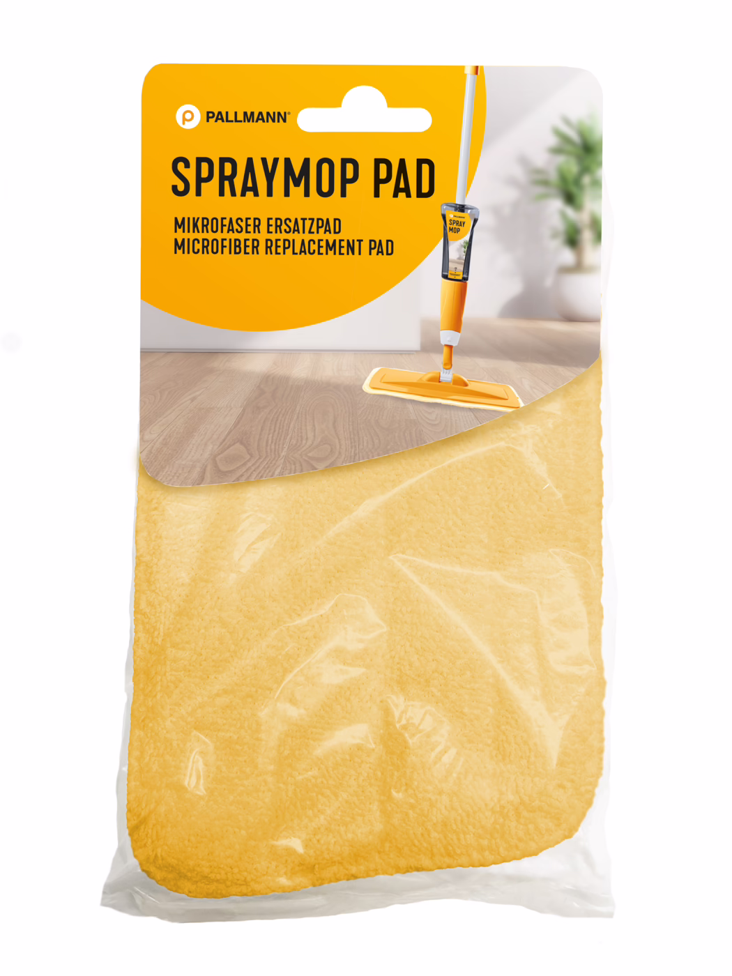 Gele microvezel vervangpad verpakt voor een Spraymop van Pallmann. De oranje-witte header vermeldt 'SPRAYMOP PAD' en toont een afbeelding van een oranje spraymop op een houten vloer; het gele microvezelpad is door het doorzichtige plastic zichtbaar. Heldere, schone ruimte met een onscherpe kamerplant op de achtergrond.